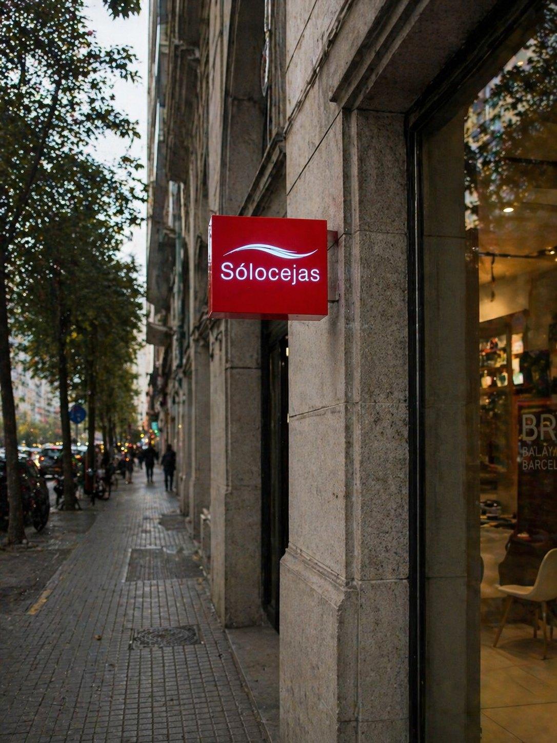 Cartel de chapa plegada lumínico